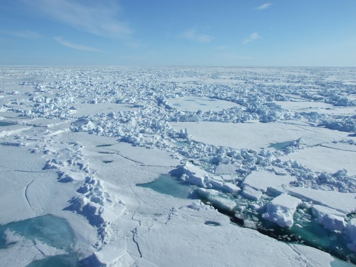 Ледовые условия плавания в арктическом бассейне в летний период 2018 года