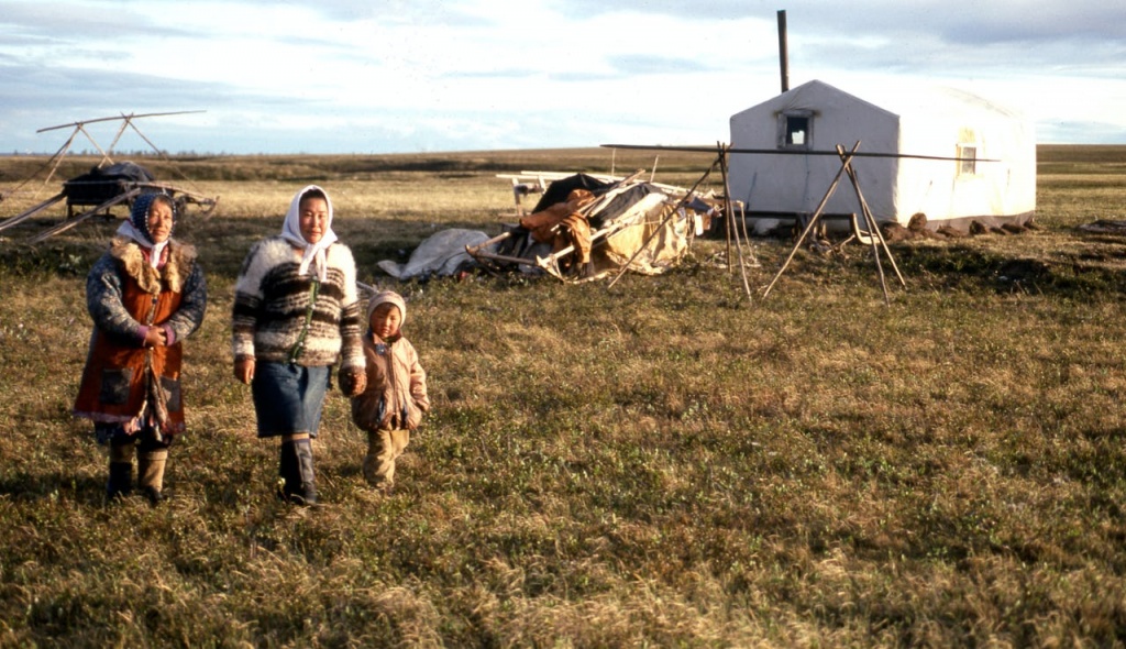 Field-camp_Dolgan-reindeer-herders.jpg